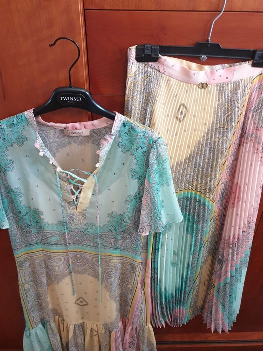 Saia  Twin set em estado novo