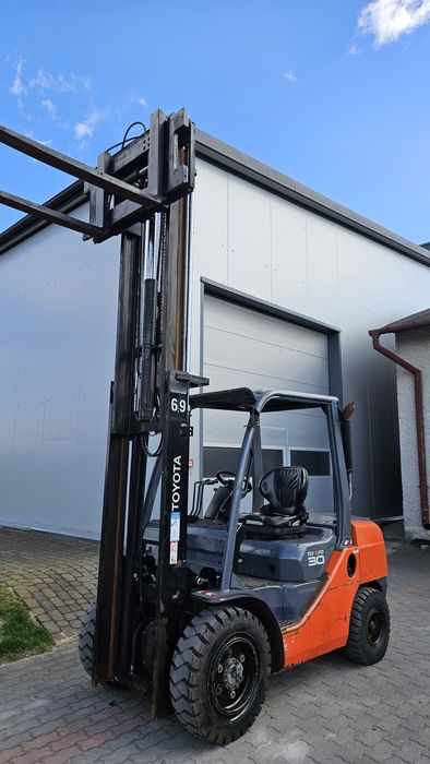 Wózek Widłowy Toyota FD830 DUPLEX Wolny skok terenowy Diesel Przesuw