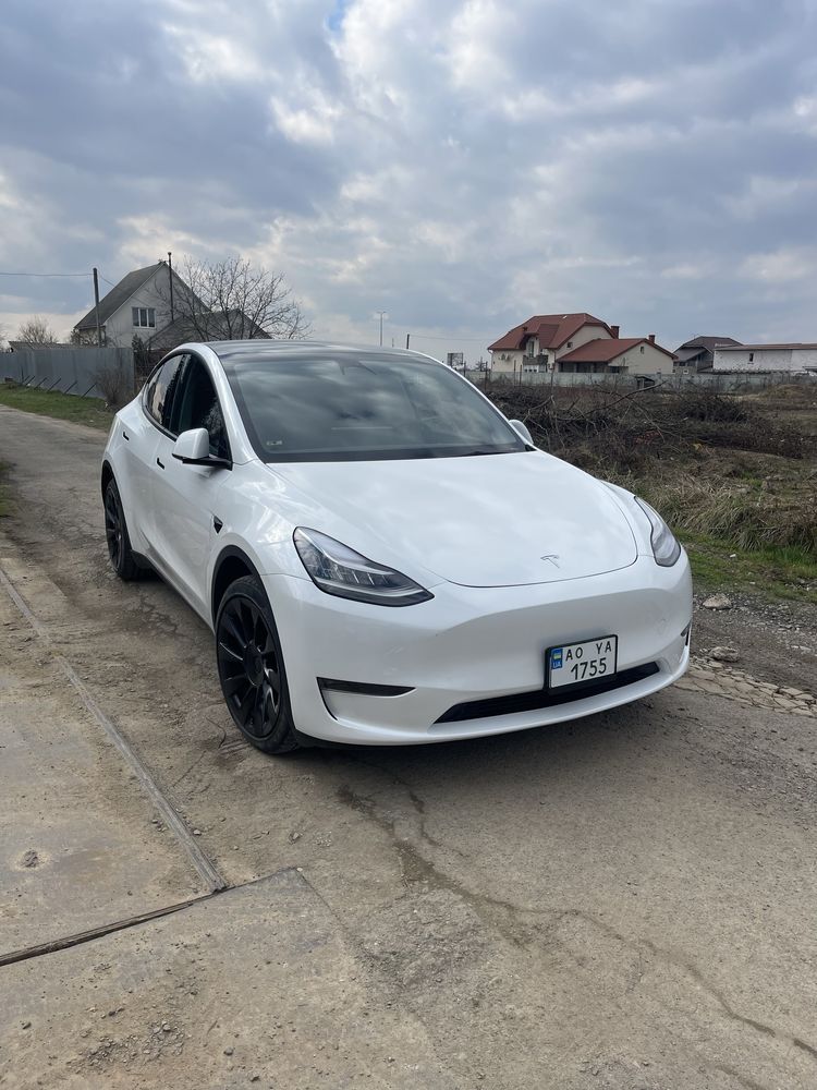 Tesla model y 2023 dual motor