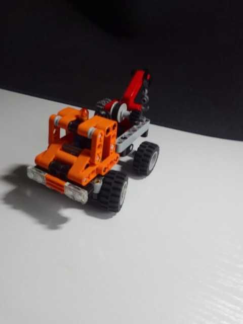 Lego technic two in one 9390 holownik/wyścigówka