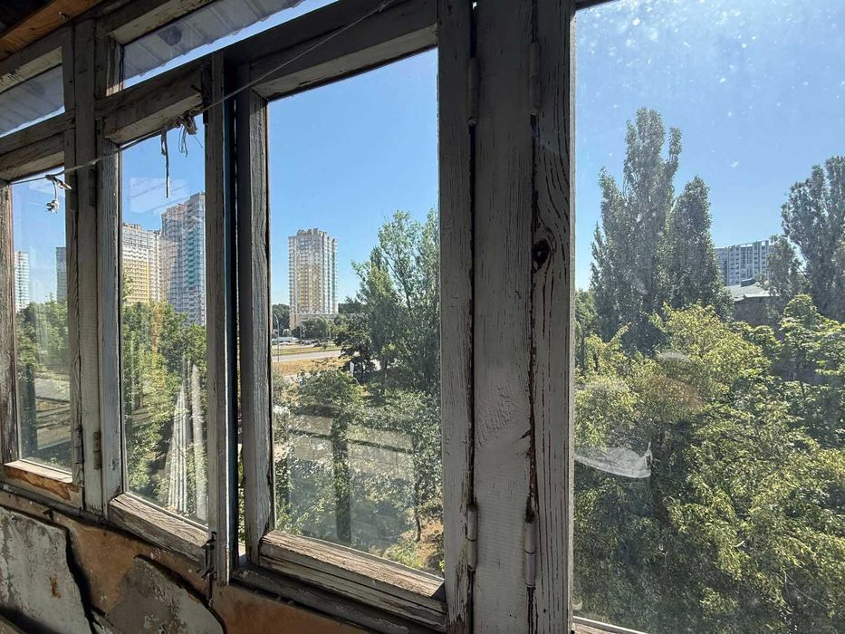 Продам 1 кімнатну 32 кв.м., вул. Метрологічна, 2-А, Голосіївський р-н