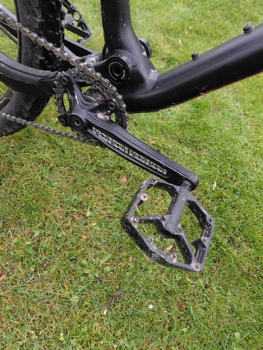 Korby raceface aeffect z pedałami