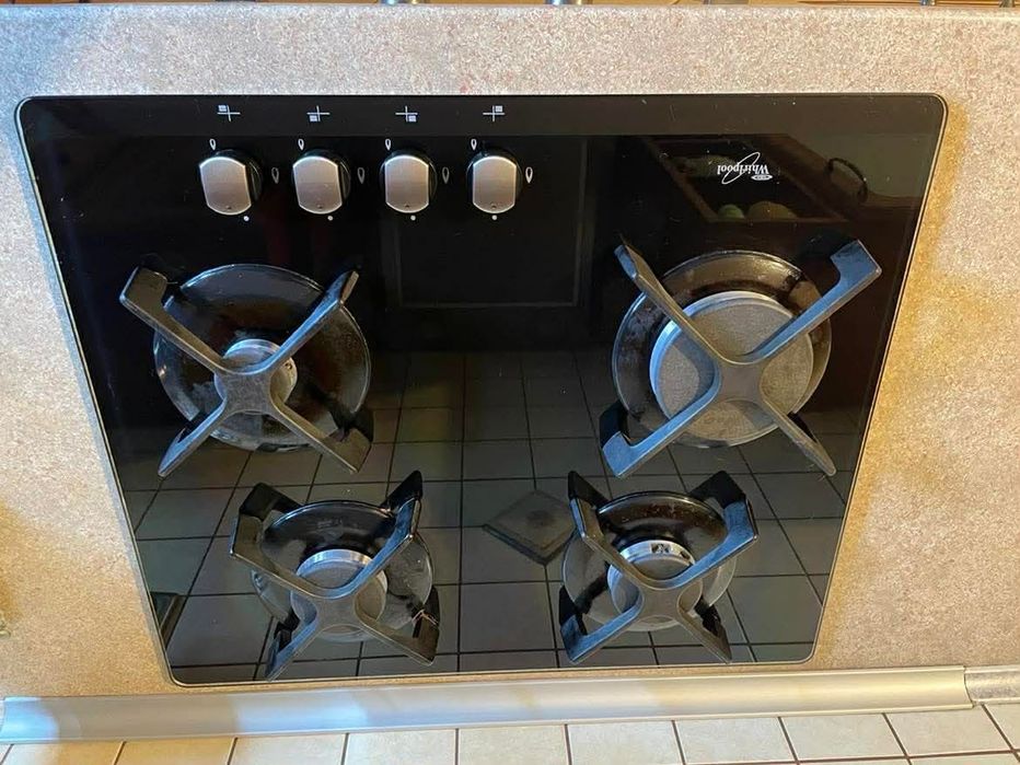 Meble kuchenne ze sprzętem AGD (bez lodówki) – komplet do sprzedaży