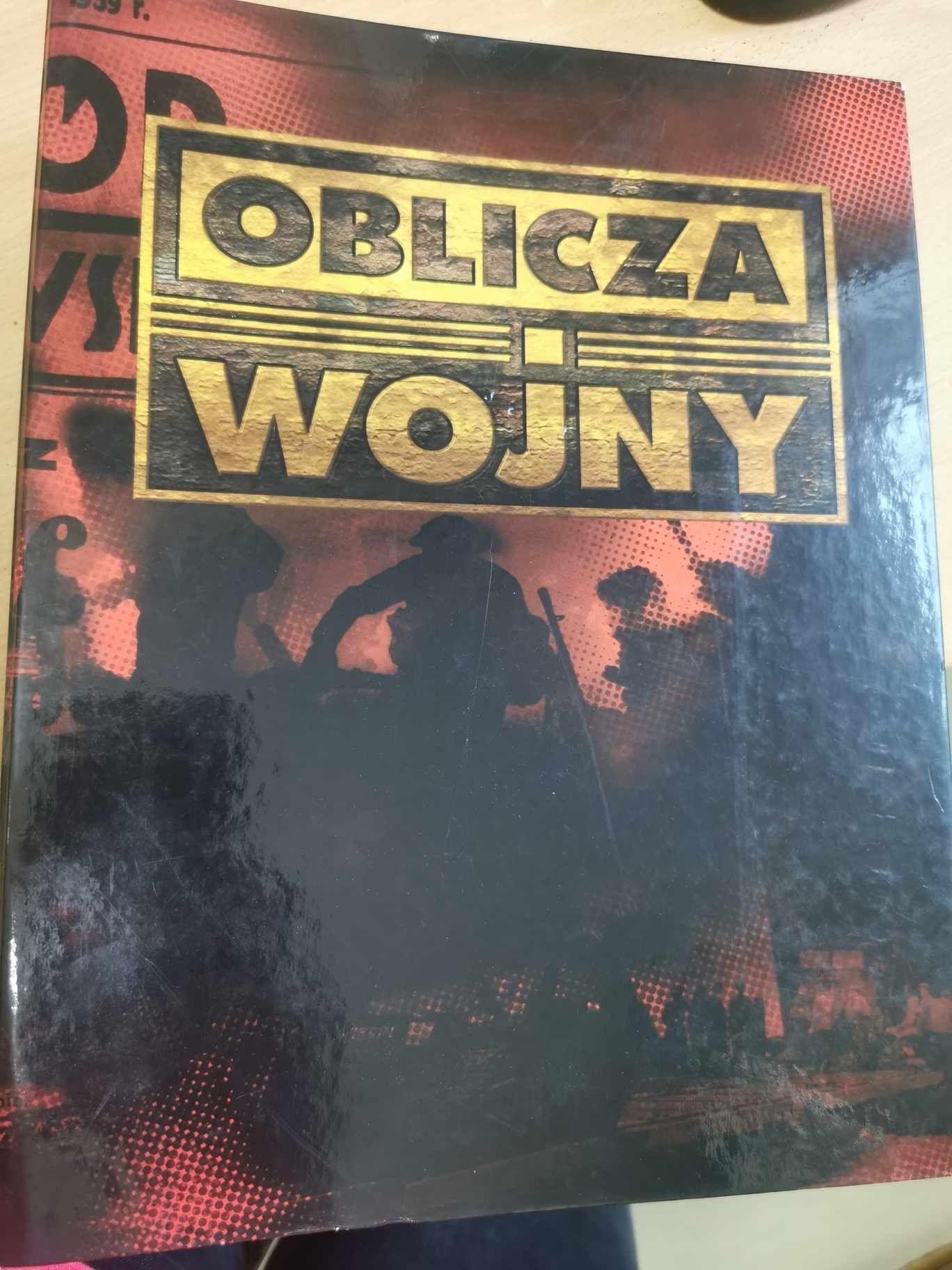 Segregator z gazetami "Oblicza wojny"