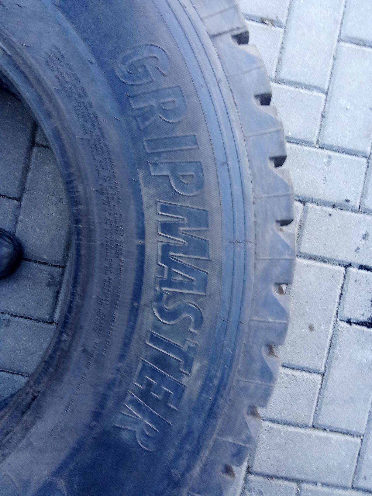 Opona ciężarowa 315/80R22.5 bieżnikowana