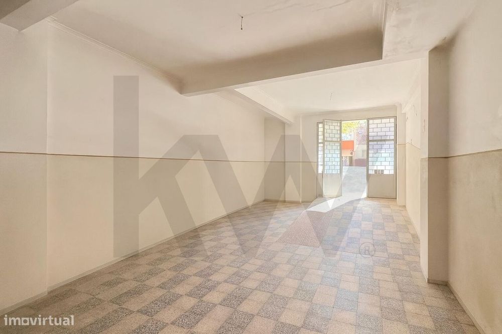 Prior Velho — Loja/Armazém (Afetação: Comércio)