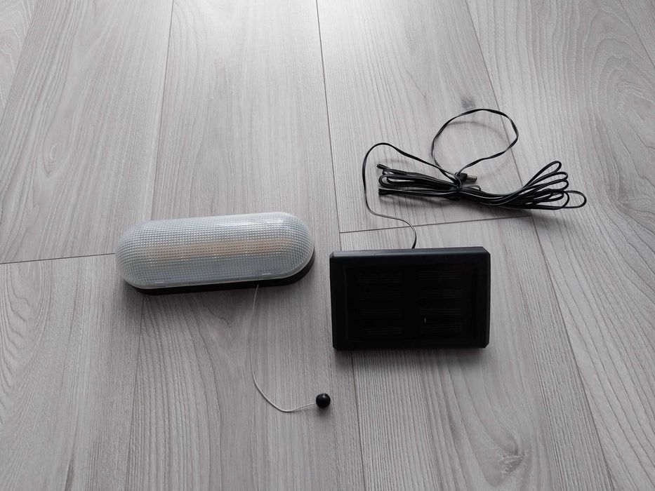 Lampa LED z panelem słonecznym