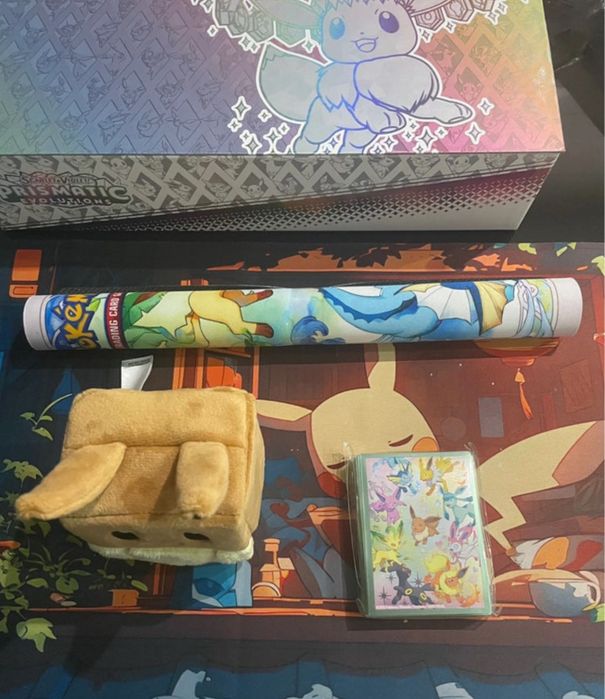 Vendo playmat, deck box Eevee e sleeves