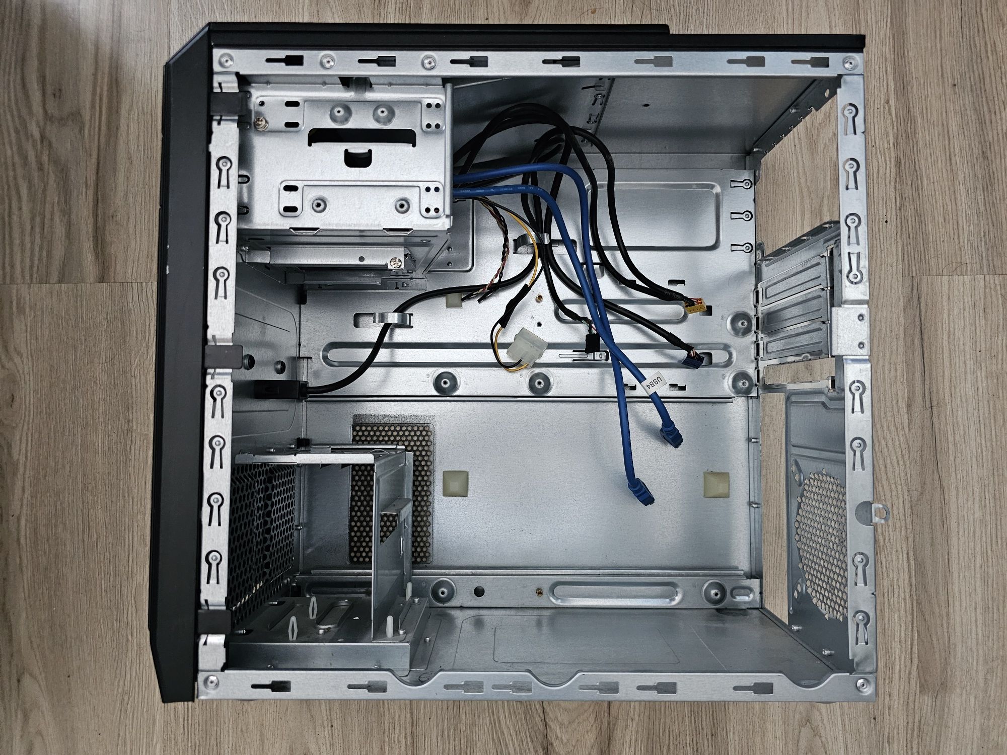 Obudowa PC, czytnik kart SD, USB 3.0, kompaktowa, Mid Tower, db stan