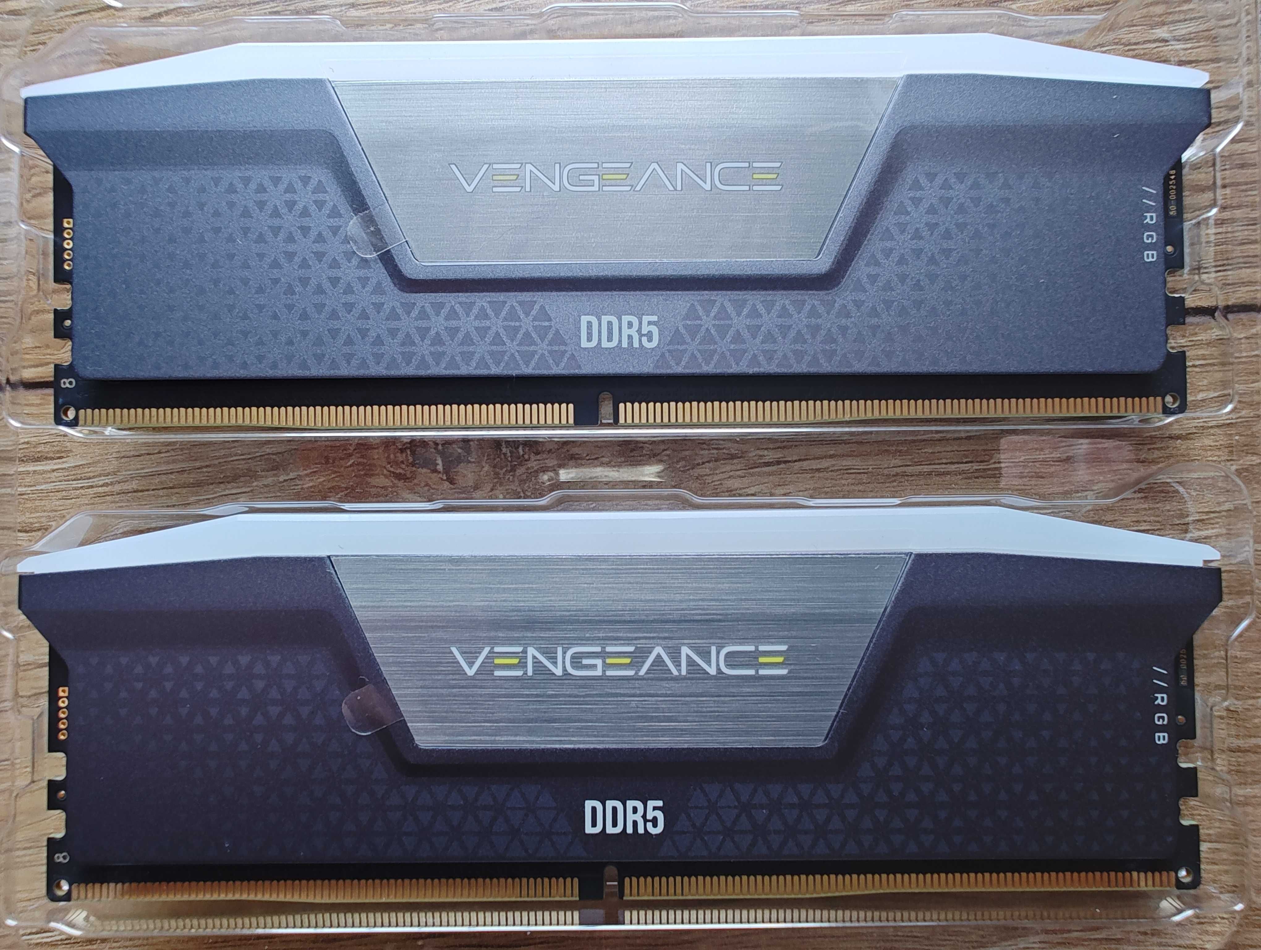 Pamięć RAM DDR5 Corsair VENGEANCE RGB 32 GB CMH32GX5M2B6000Z30K