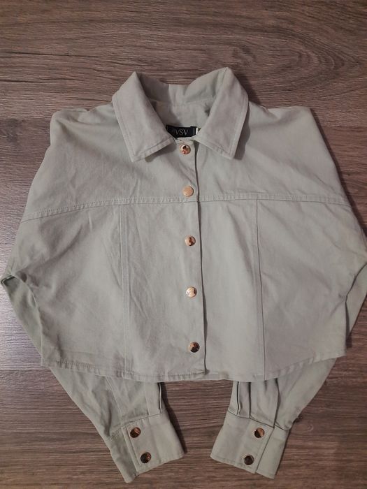 Новий  та стильний костюм,42р.