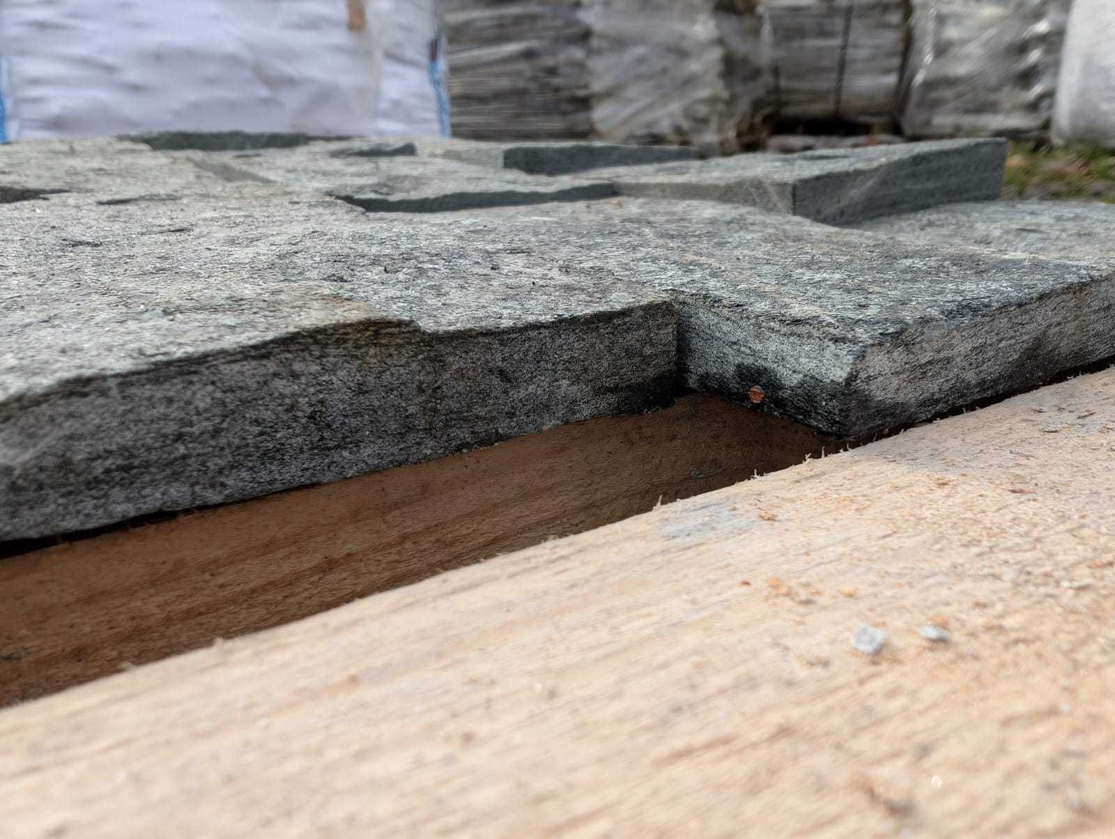 Kamień naturalny ciemny grafit, antracyt kamień chodnikowy elewacyjny