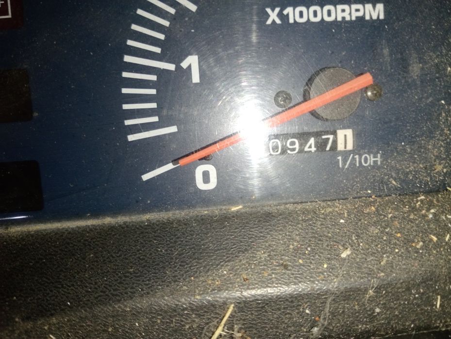 Trator e acessórios em bom estado podem ver sem compromisso