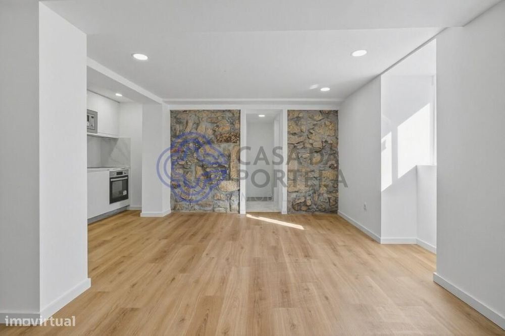 Moradia renovada T3, sala jantar e estar , 3 casas de banho, cozinha ,