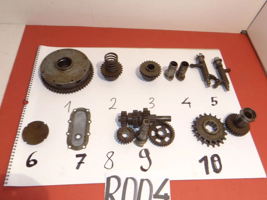 JUNAK M10 , M7 KOSZ SPRZĘGŁA KLAWIATURA KOMPENSATOR WAŁU OSŁONY POPYCHACZY ZAWORÓW INNE R004