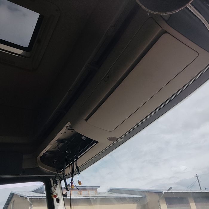 Scania Topline łóżko górne tapicerka wnętrze półki