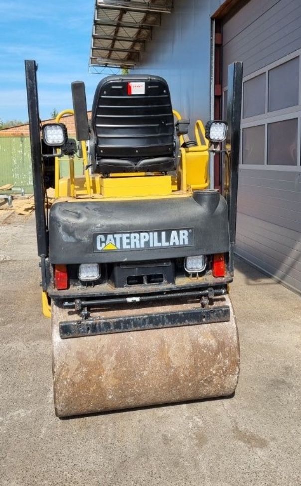 Walec wibracyjny CAT CB214E