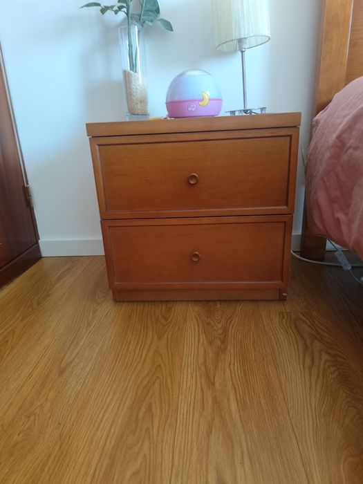 Cama+ Cómoda + 3mesinhas de cabeceira e espelho
