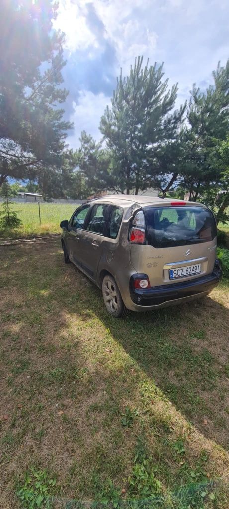 Citroen C3 Picasso uszkodzony.