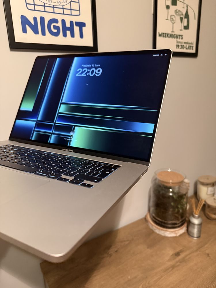 MacBook Pro 16" | Intel Core i9 | 16 GB RAM | SSD