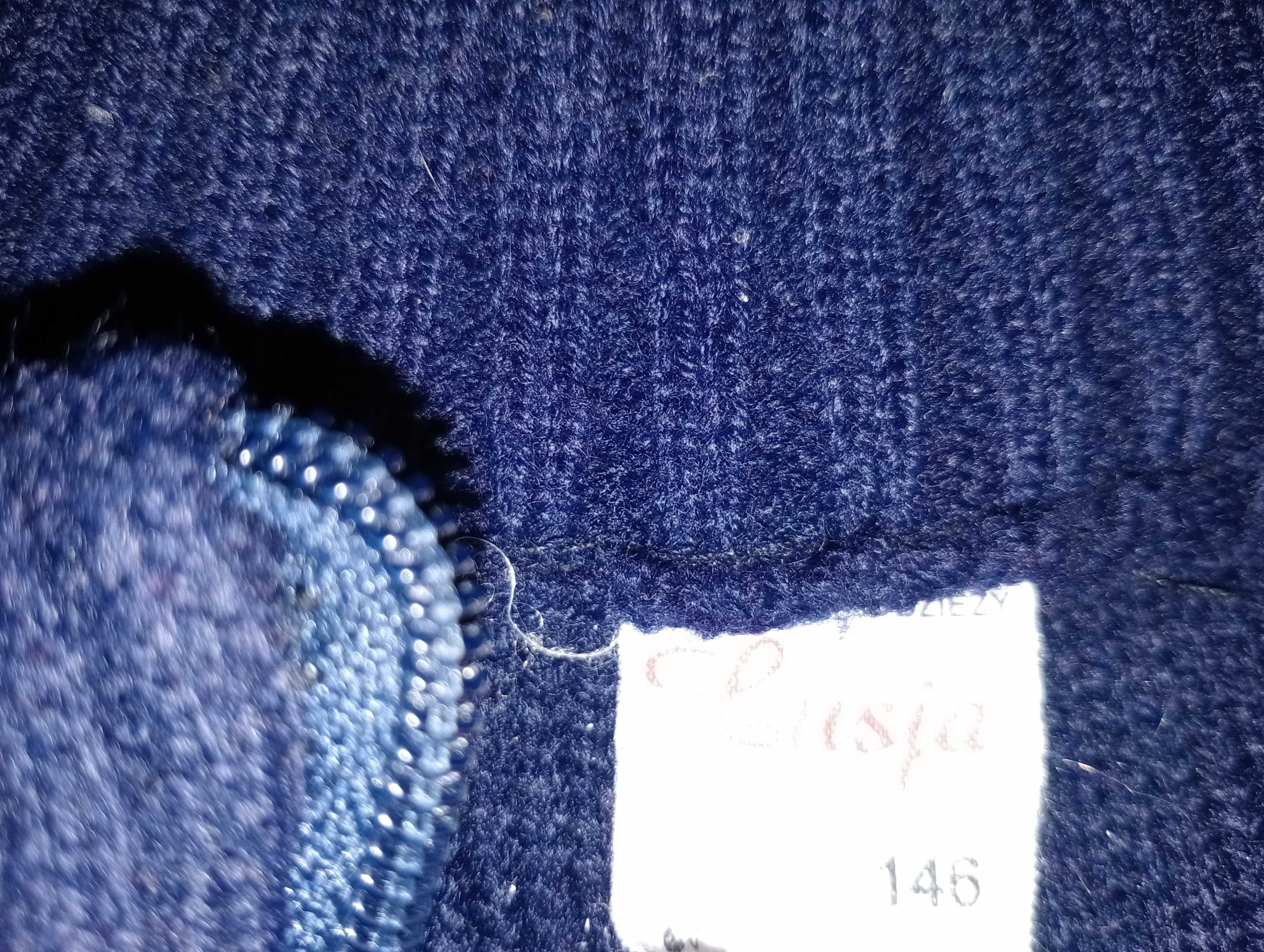 Sweter chłopięcy w rozmiarze 146