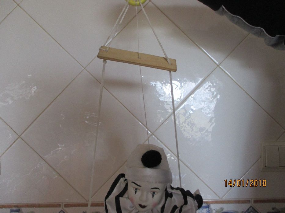 Pierrot com cabeça e mãos porcelana