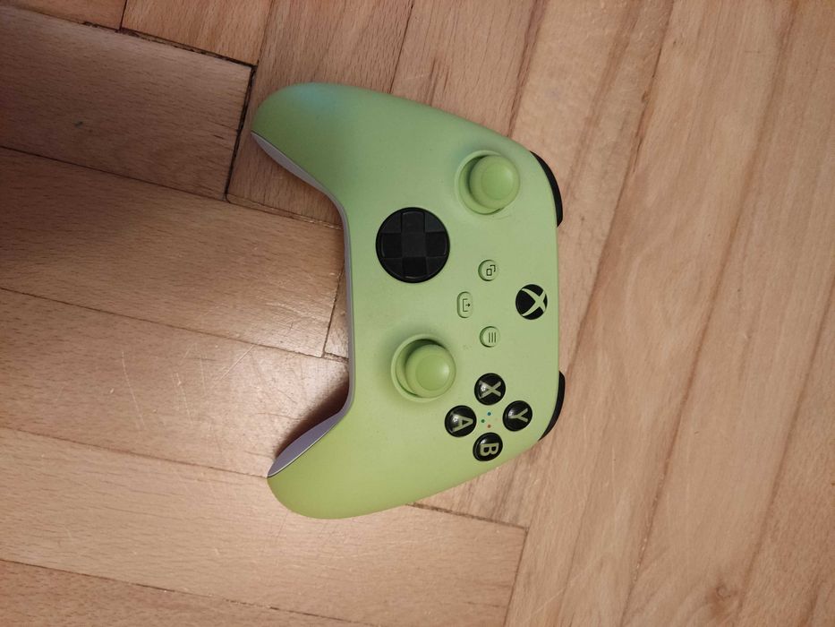Dwa pady Xbox Series – stan bardzo dobry!