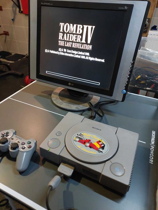 PS1 + Pady + Monitor RETRO - zestaw