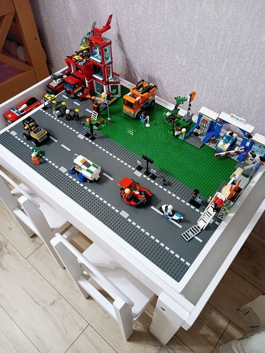 Дитячий розвиваючий ігровий столик лего lego меблі в садочок стільчик