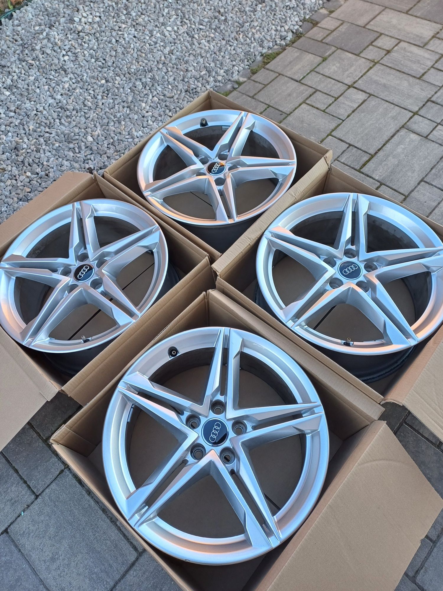 Felgi Audi A4 B9 8W0-HM