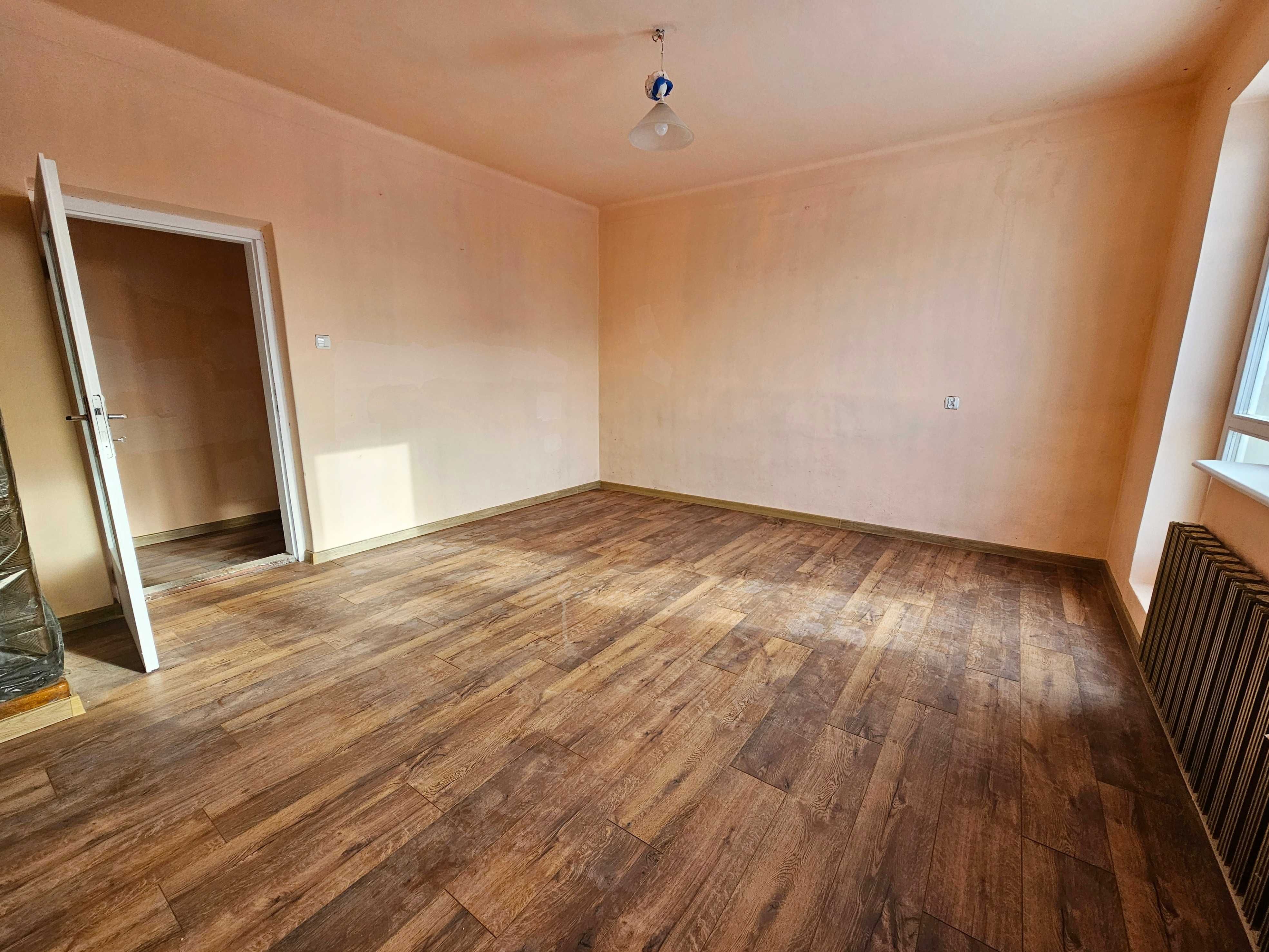 Wolnostojący dom z cegły 95m2 / podpiwniczony/ duża stodoła/ZAMIANA