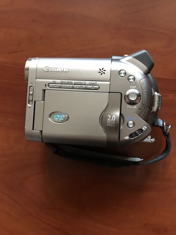 Видеокамера Canon DC 20 E