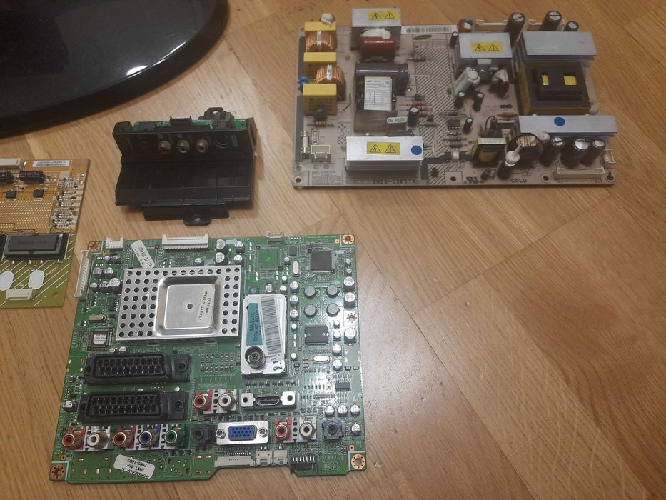 Запчасти и подставки для телевизоров Samsung le32r72b и LG 32lb561v