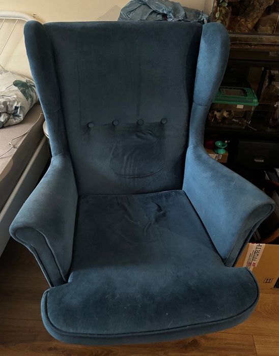 Fotel uszak w kolorze ciemnoniebieskim