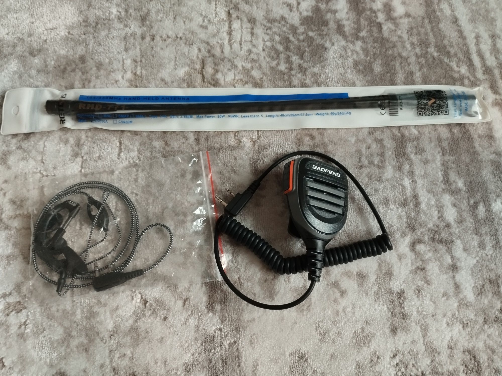 Комплект нових рацій Radtel RT470X bluetoth з додатковими аксесуарами.