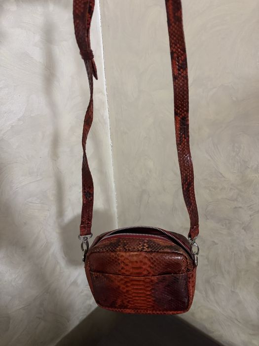 Шкіряна сумочка з зміїної шкіри