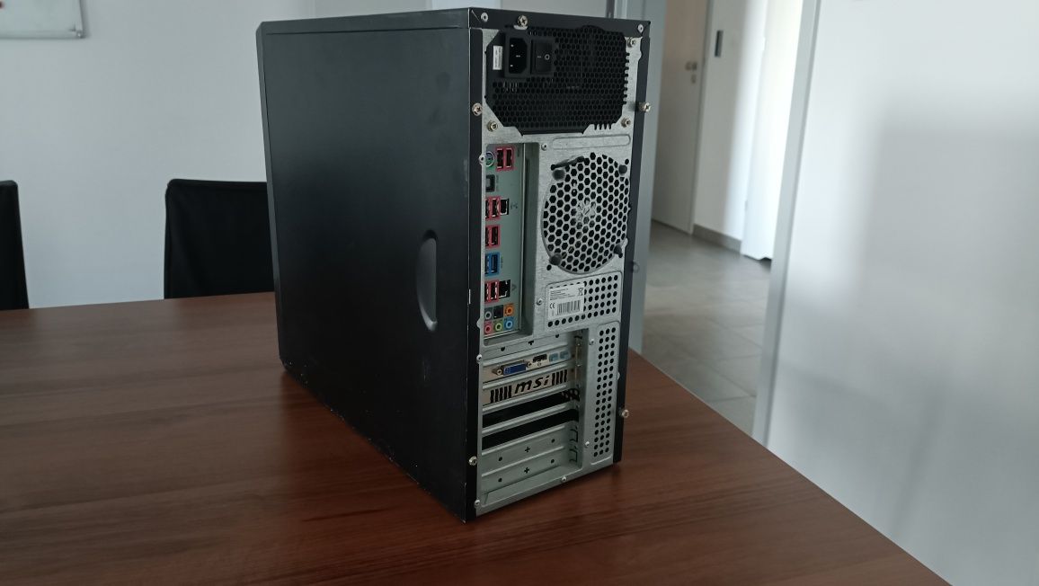 Zestaw komputer + monitor FX-8320, Hd7800, 16gb ram i dysk SSD 500gb