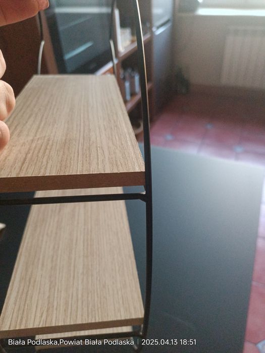 Wiszaca półka drewno