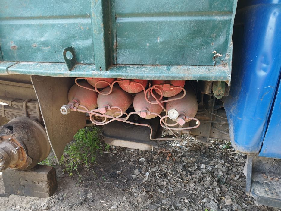 ЗІЛ розборка 4502 по запчастинам або все разом газ 3307 є лобове скло