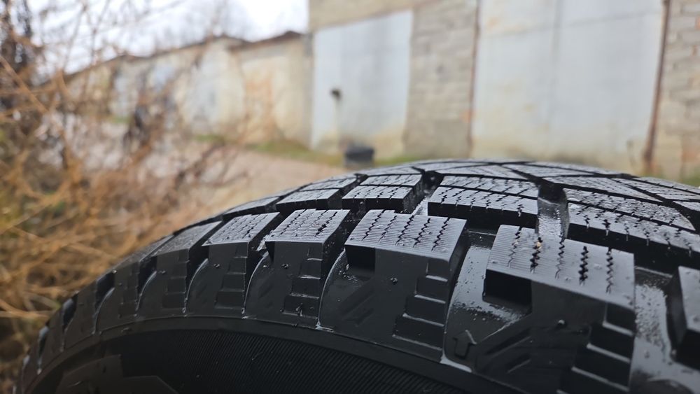 Продаються шини стан нових