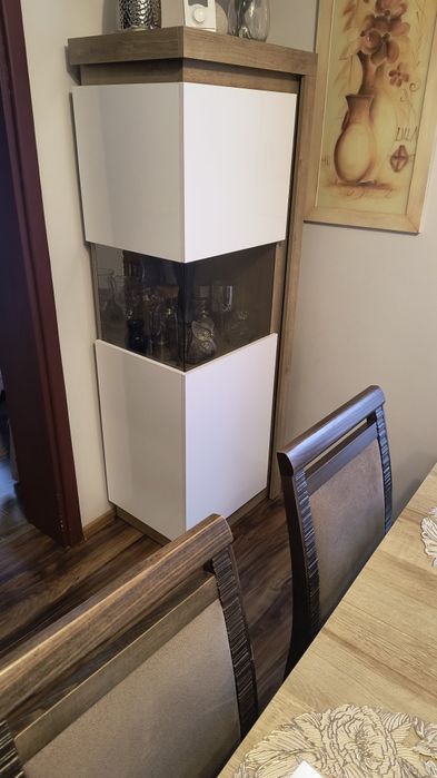 Komplet mebli pokojowych plus stół rozkładany