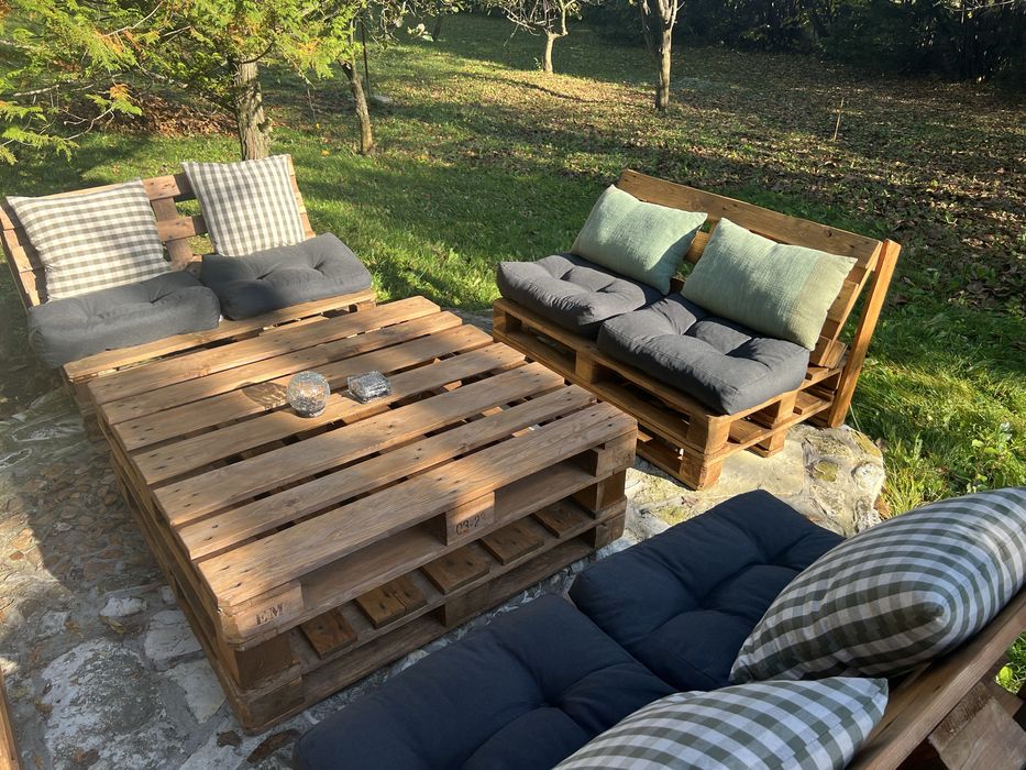 Zestawy ogrodowe z palet robione z sercem.