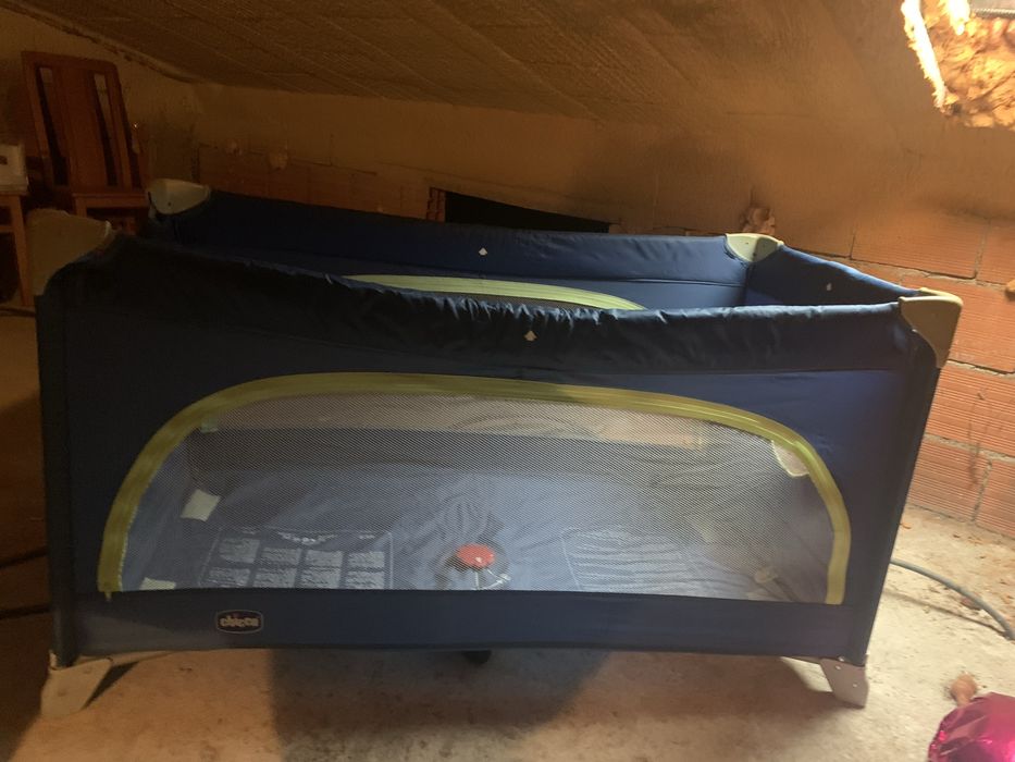 Cama de viagem ou parque infantil