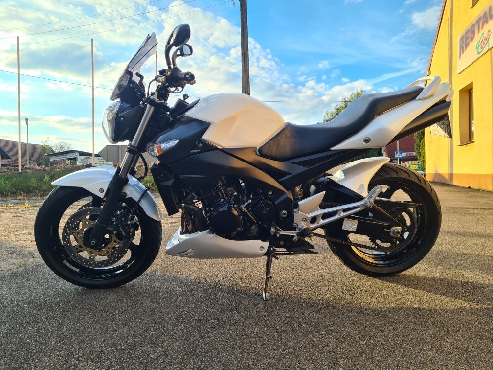 Suzuki gsr 600 biała perła