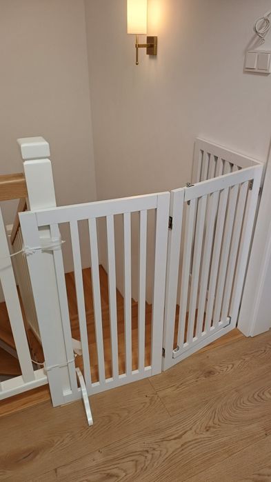 Drewniana bramka schodowa