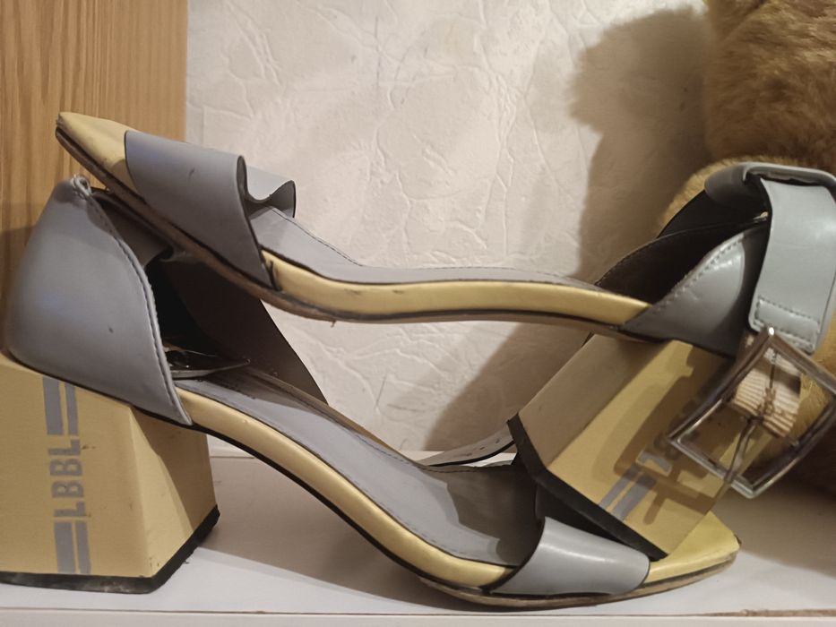 Віддам босоніжки 39 розмір