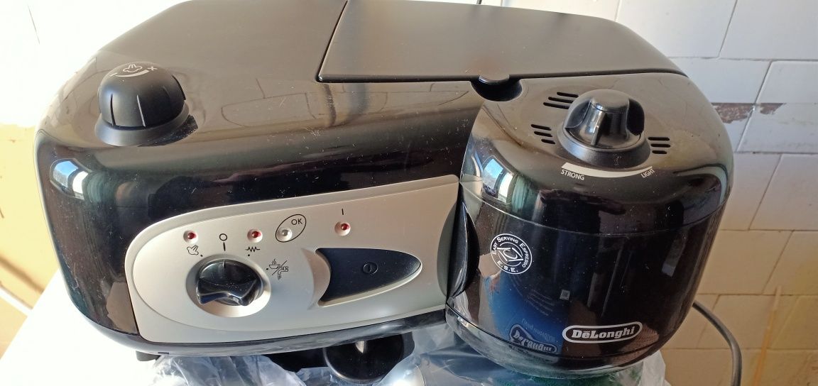 Кофеварка "Delonghi"