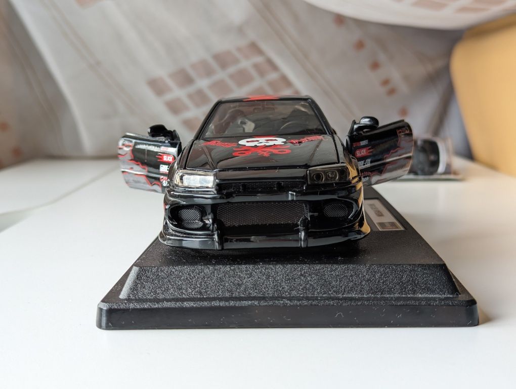 Бураго Ниссан скайлайн гтр bburago nissan skyline 1/24 gt-r r34