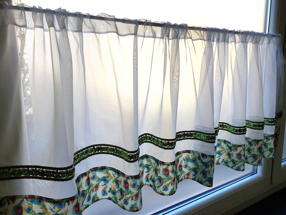 Zazdrostka z wzorem pawiego pióra  wysokość ok. 50cm x  długość.150cm