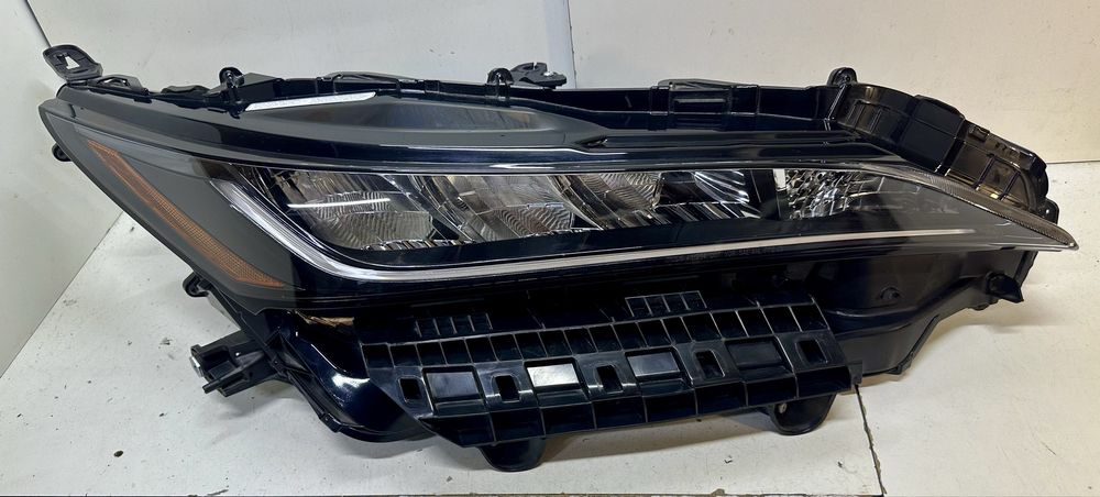 Фара правая toyota venza usa led 2020 2021 2022 год 8114048J20